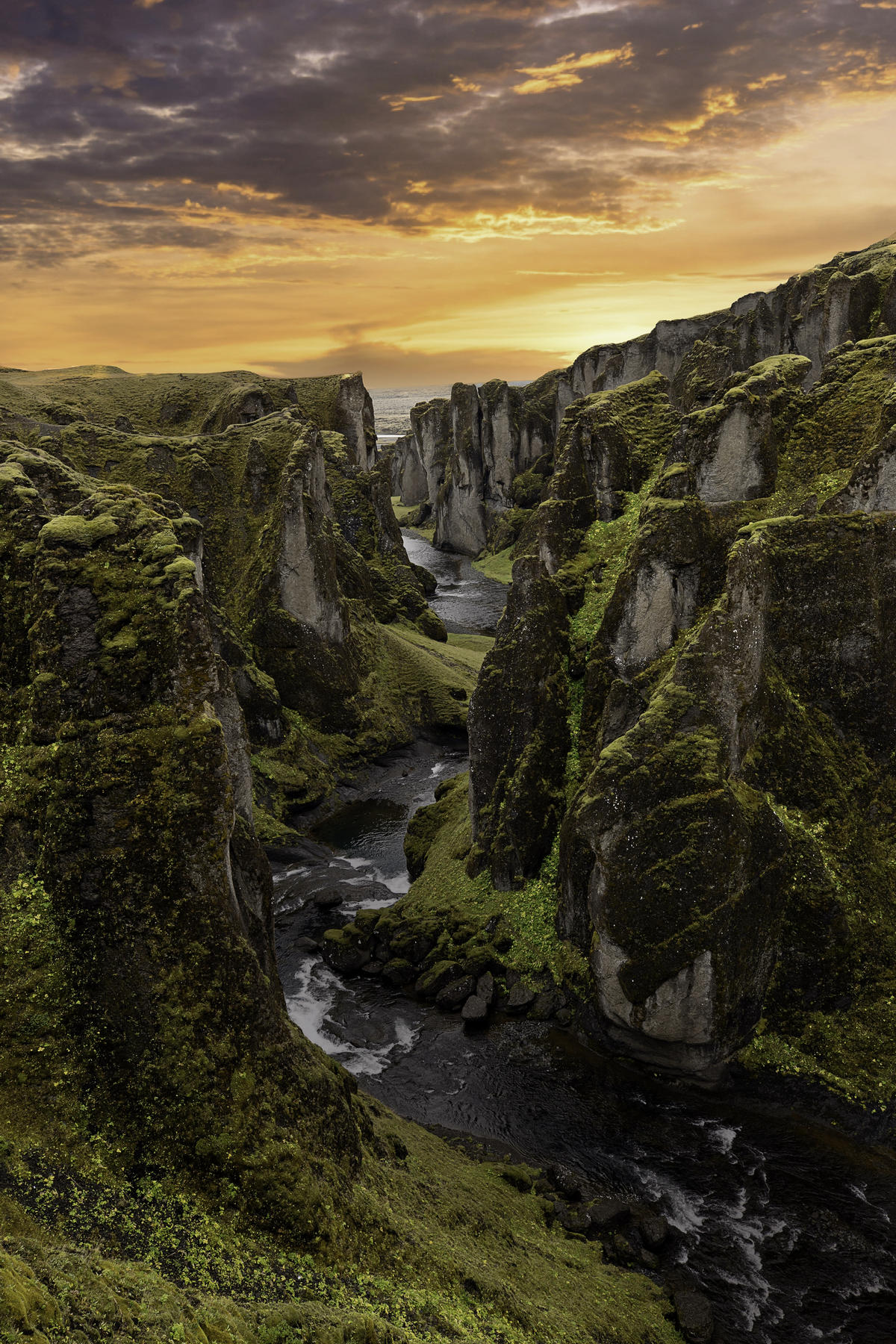 Fjadrargljufur Canyon